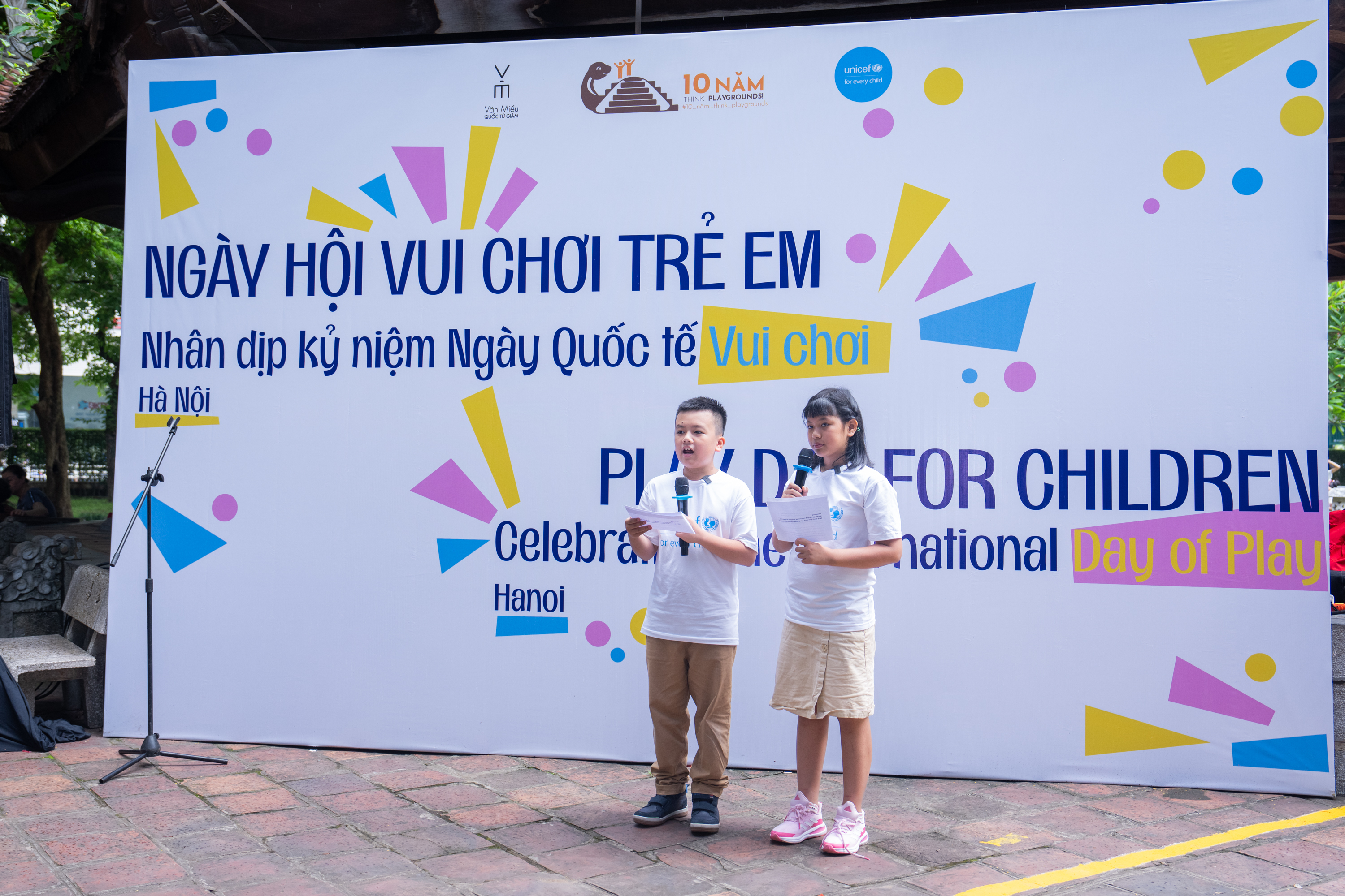 Ngo Tan Loc (L) and Tran Ngoc Minh (R), 5th grade students at Vinschool, speak about the importance of play for children at the Play Day for Children held at the Temple of Literature in Hanoi on June 8, 2024. Photo: UNICEF Vietnam