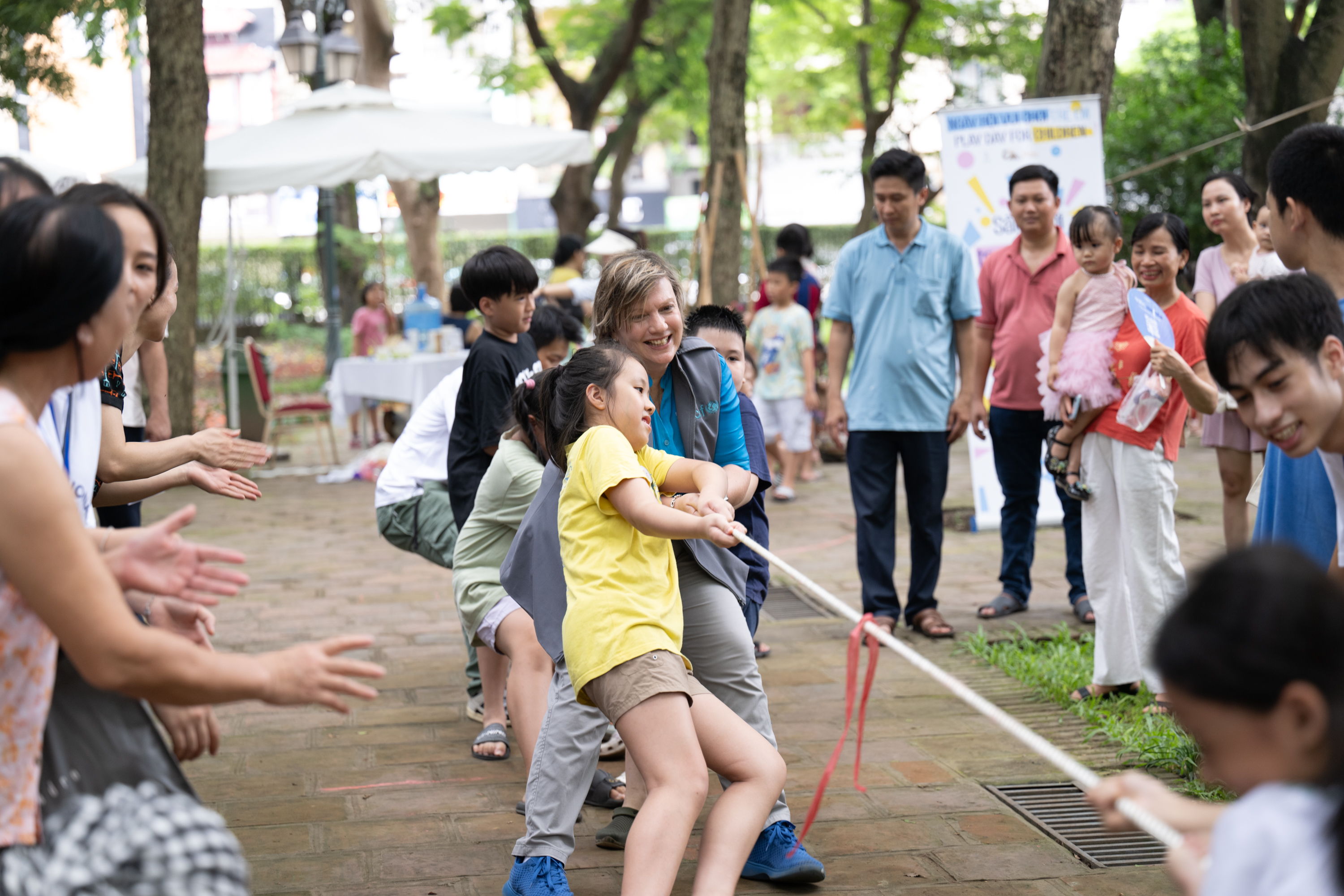 UNICEF Viet Nam Representative Rana Flowers plays with children at the Play Day for Children held at the Temple of Literature in Hanoi on June 8, 2024. Photo: UNICEF Vietnam