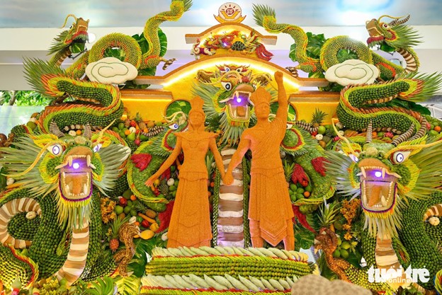 Fruit models in Ho Chi Minh City fest stun visitors