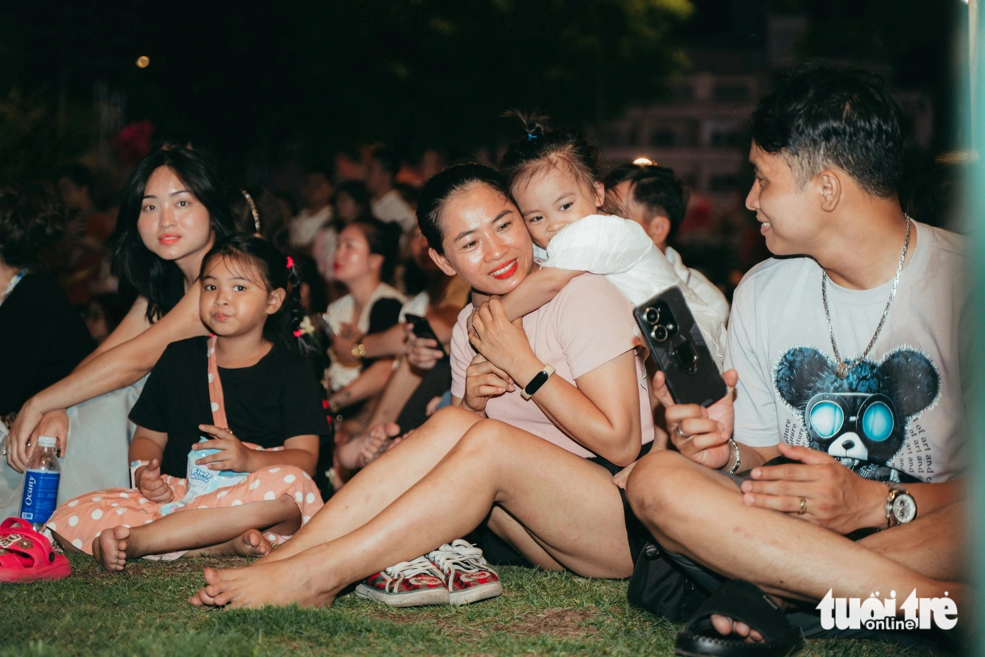 The Bach Dang Wharf Park in downtown Ho Chi Minh City is full of visitors to the closing ceremony of the second River Festival, June 9, 2024. Photo: Thanh Hiep / Tuoi Tre