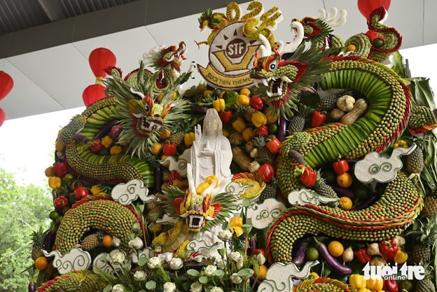 Another work of art made of fruits.