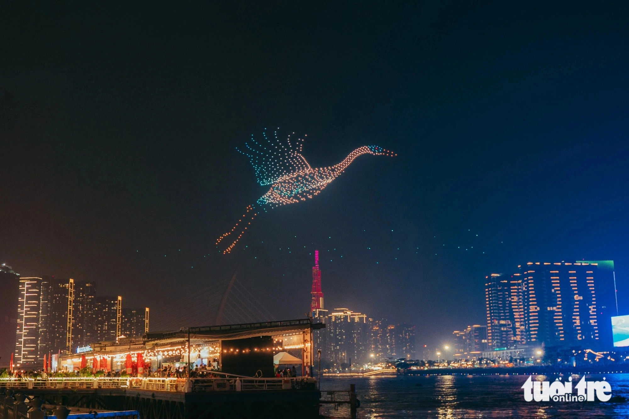 Drones form the shape of a flying stork during a light show at the second River Festival in Ho Chi Minh City, June 9, 2024. Photo: Thanh Hiep / Tuoi Tre