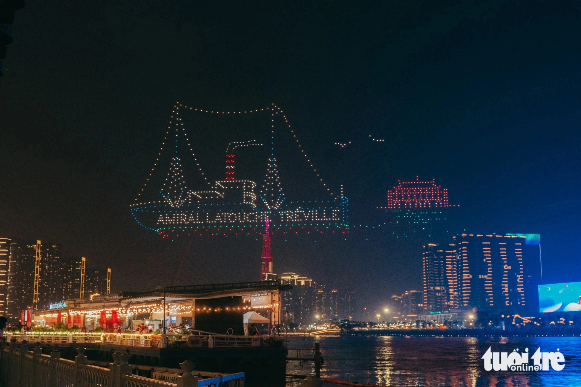 Jaw-dropping 1,100-drone light show wraps up Ho Chi Minh City river fest