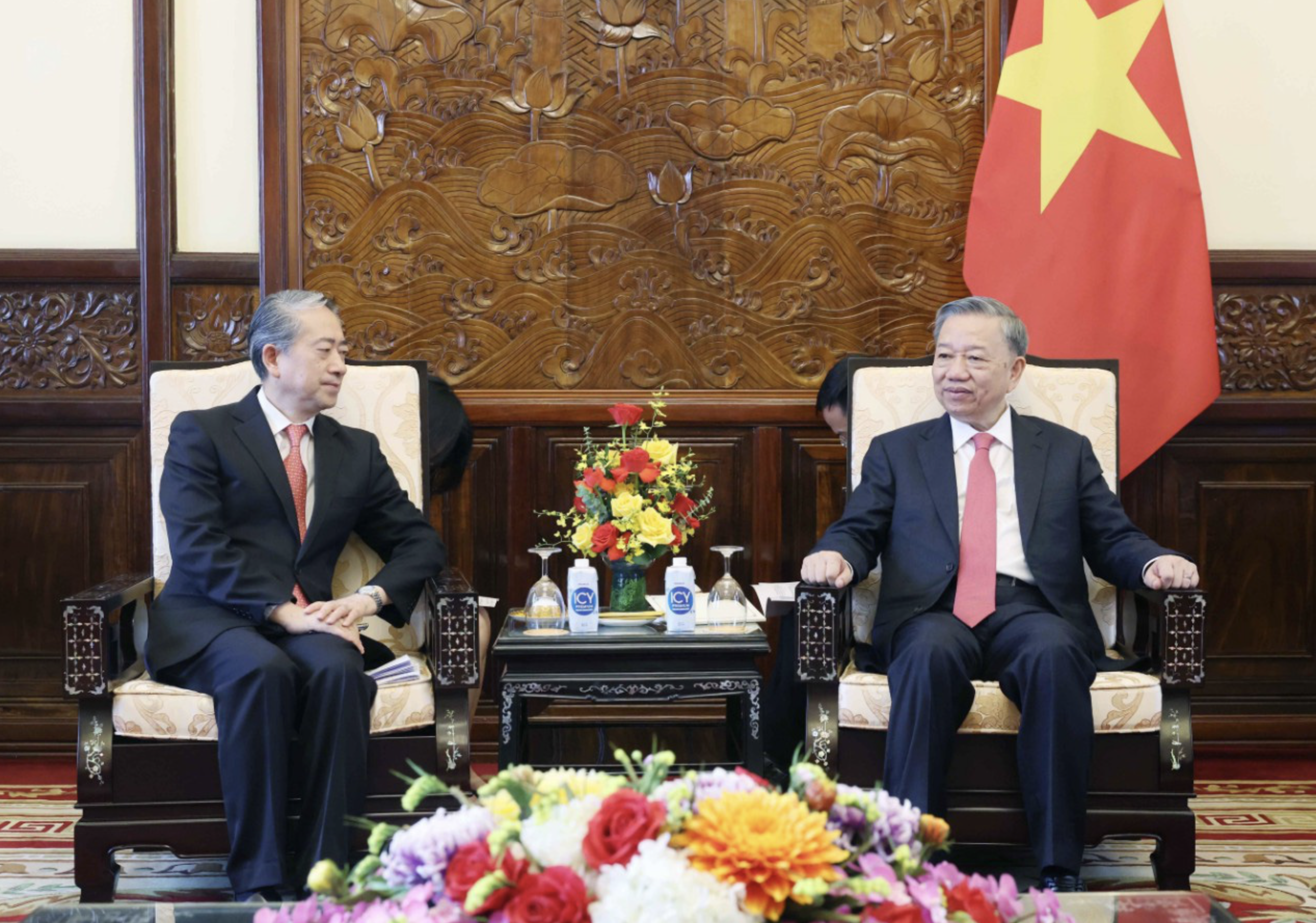 Vietnam’s State President To Lam (R) talks to Chinese Ambassador to Vietnam Xiong Bo in Hanoi on June 11, 2024. Photo: Vietnam News Agency