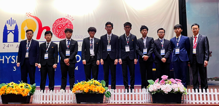 Vietnam bags gold medal at Asian Physics Olympiad 2024