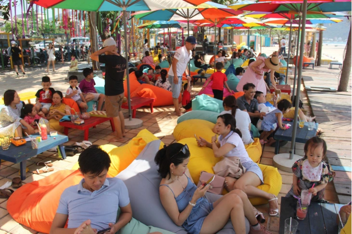 Da Nang coastal stores, restaurants move toward digital payments