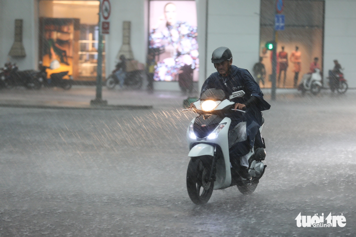 A motorcyclist travels in heavy rainfall in Ho Chi Minh City, June 14, 2024. Photo: Phuong Quyen / Tuoi Tre