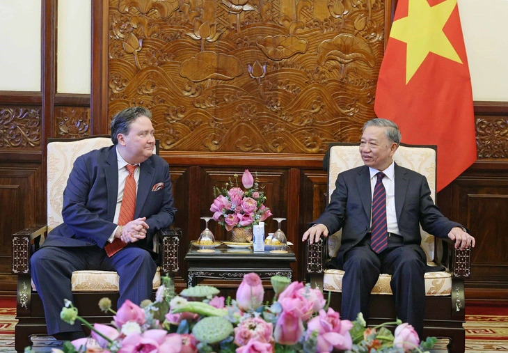 U.S. Ambassador to Vietnam Marc Knapper (L) and Vietnamese State President To Lam are seen at their meeting in Hanoi on June 13, 2024. Photo: VNA