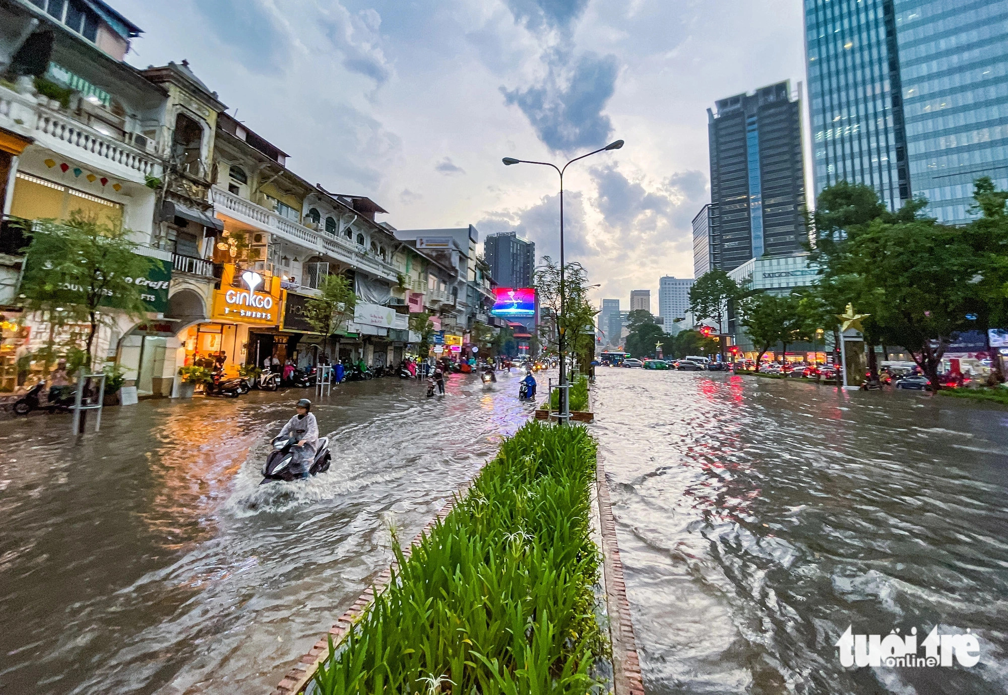 Heavy rainfall swamps downtown Ho Chi Minh City streets