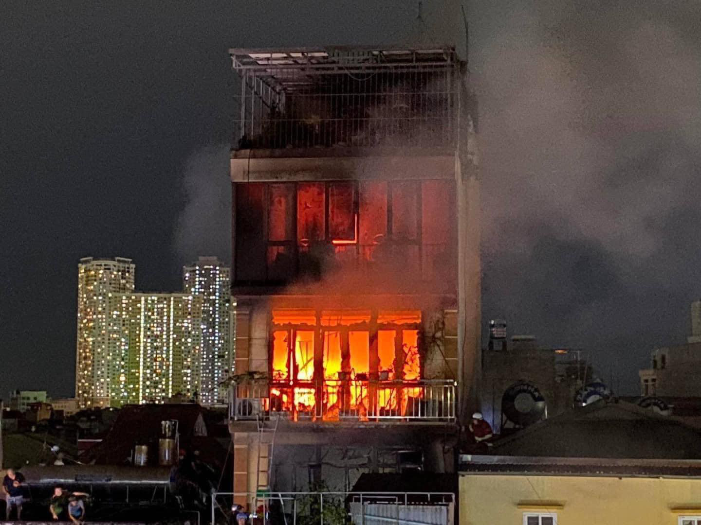 The fire swept through the fourth, fifth, and top floors of a five-story house in Hoang Mai District, Hanoi on June 16, 2024. Photo: Hoai Nguyen