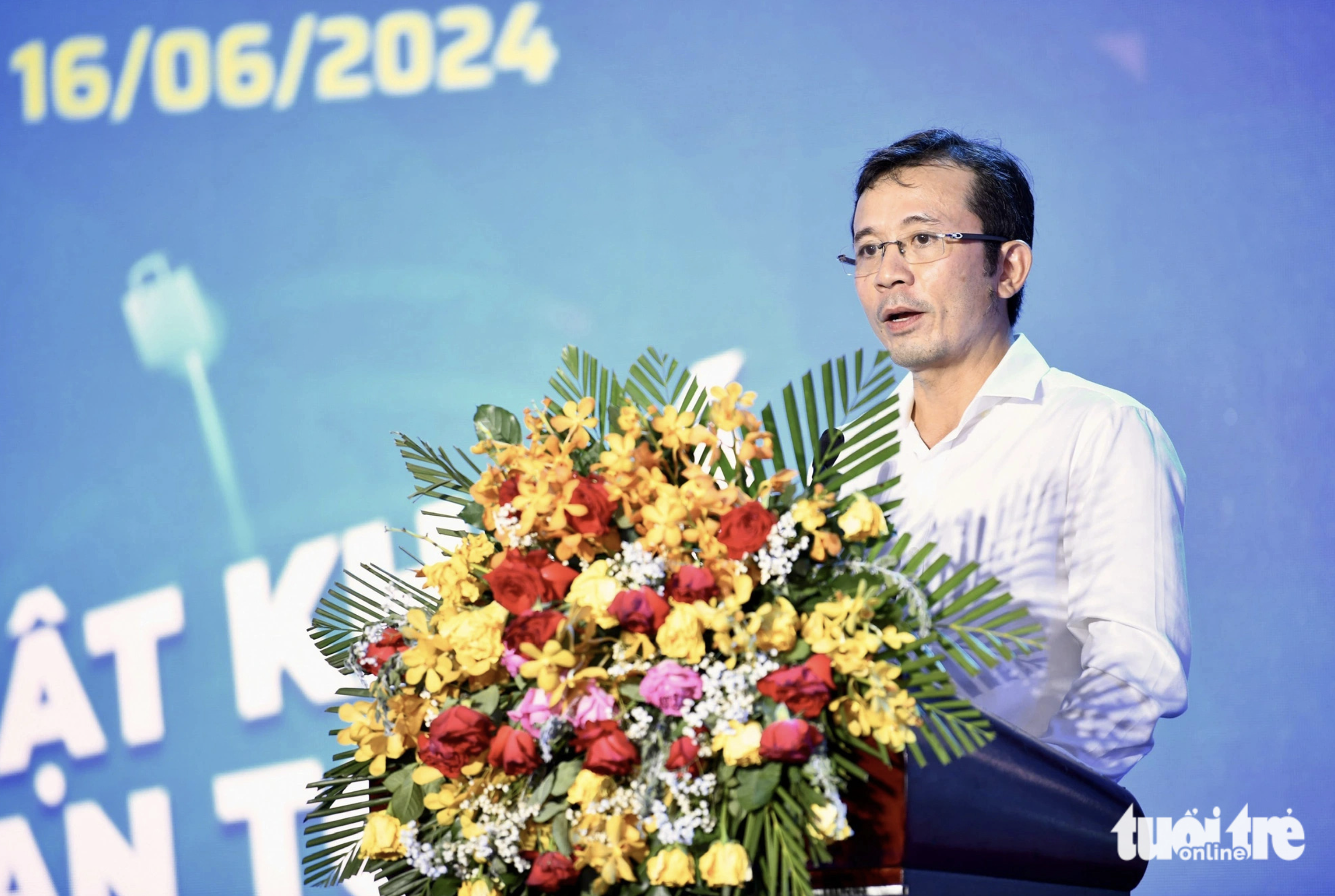 Tran Xuan Toan, deputy editor-in-chief of Tuoi Tre (Youth) newspaper and head of the organization board of the festival, delivers his speech at the closing ceremony on June 16, 2024. Photo: Quang Dinh / Tuoi Tre