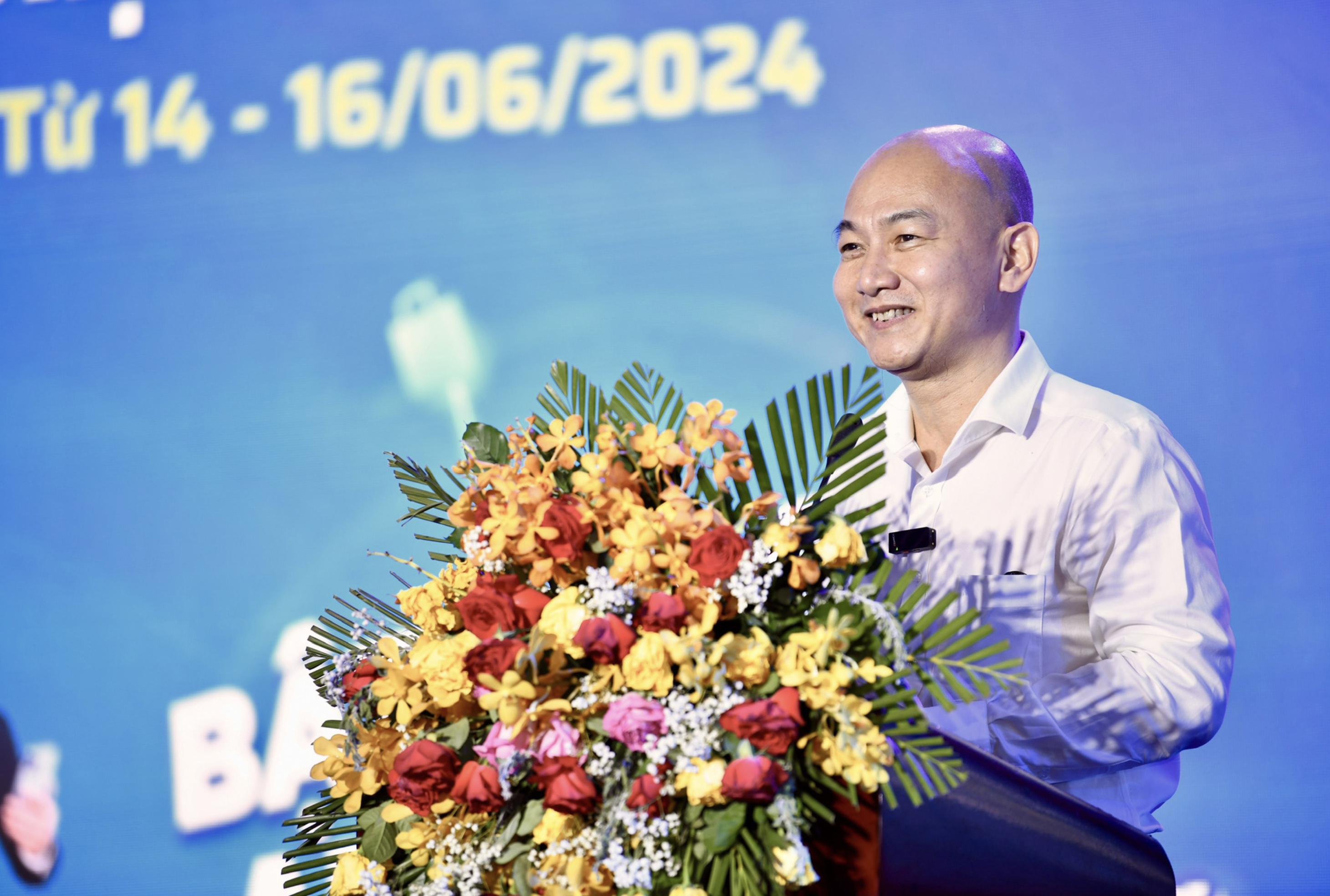 Nguyen Nguyen Phuong, deputy director of the Ho Chi Minh City Department of Industry and Trade, delivers his speech at the closing ceremony of the 2024 Cashless Day Festival on June 16, 2024. Photo: Quang Dinh / Tuoi Tre