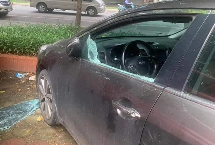 9 parked cars’ windows smashed in Hanoi