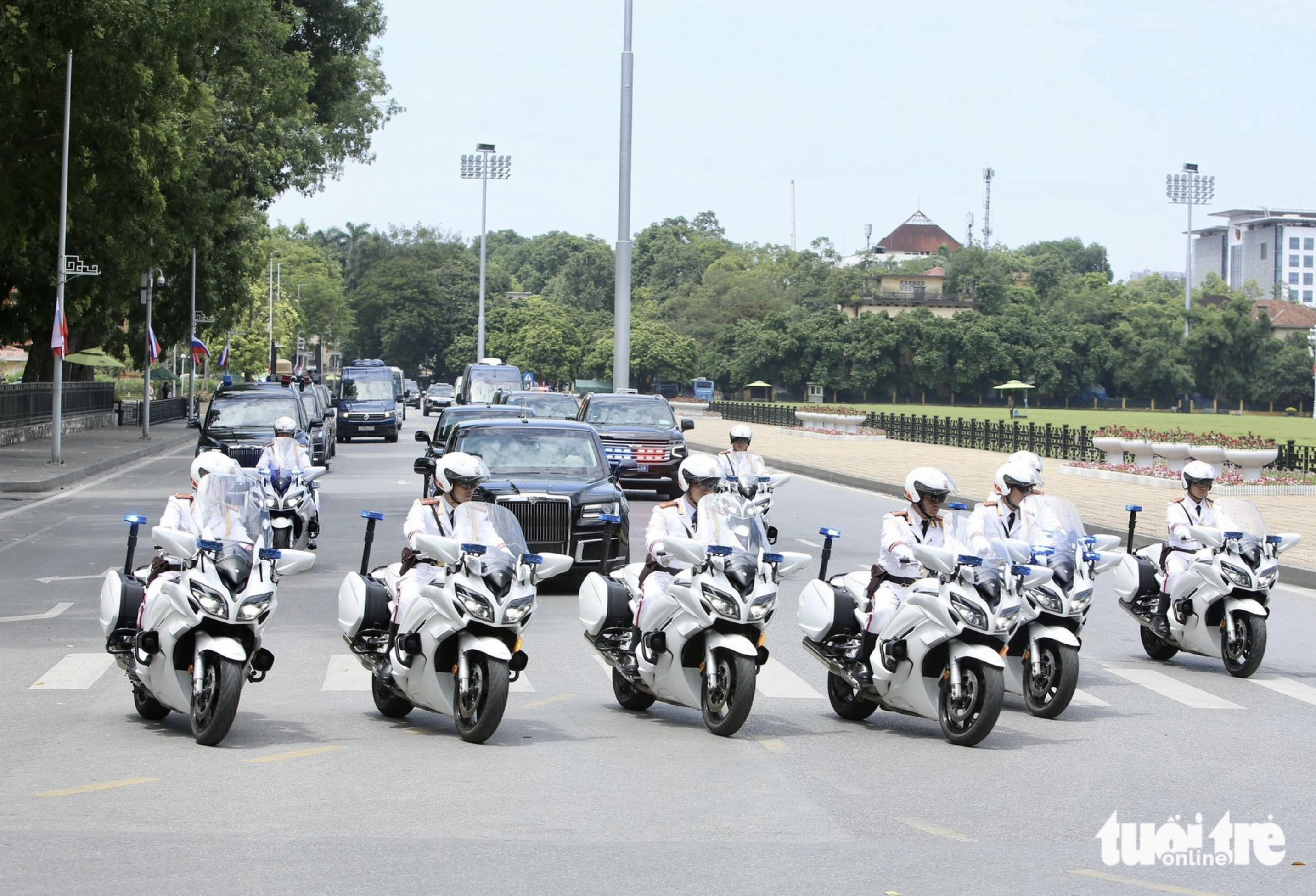 A convoy of cars and motorcycles rehearse for Russian President Putin’s Vietnam visit. Photo: Danh Khang / Tuoi Tre