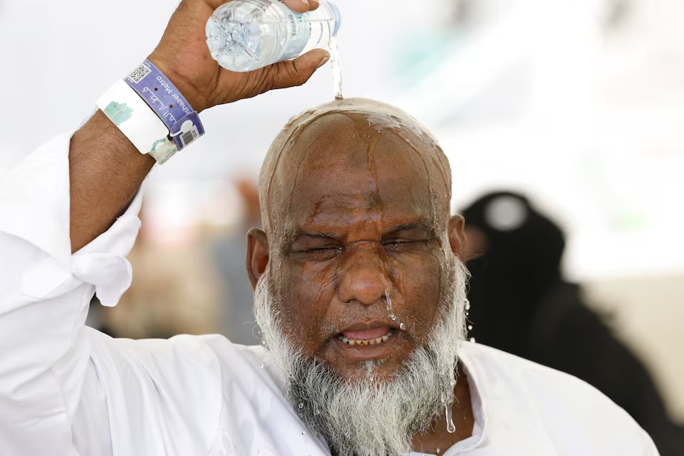 A Muslim pilgrim pours water on his head to cool down from the heat, as he takes part in the annual haj pilgrimage in Mina, Saudi Arabia, June 17. Photo: Reuters