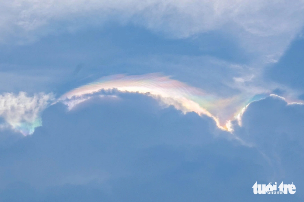 Massive iridescent clouds spotted in Hanoi sky