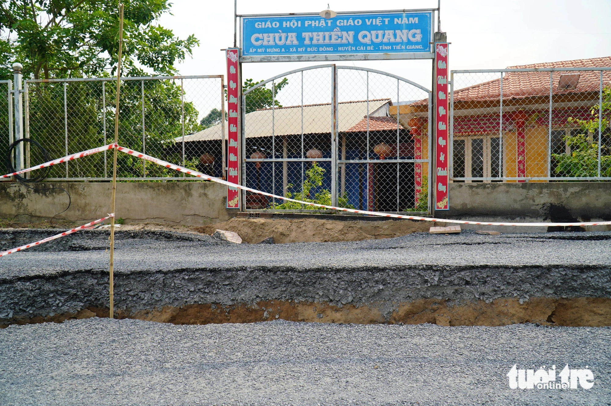 A huge crack in the riverside road that runs past a local pagoda. Photo: Mau Truong / Tuoi Tre