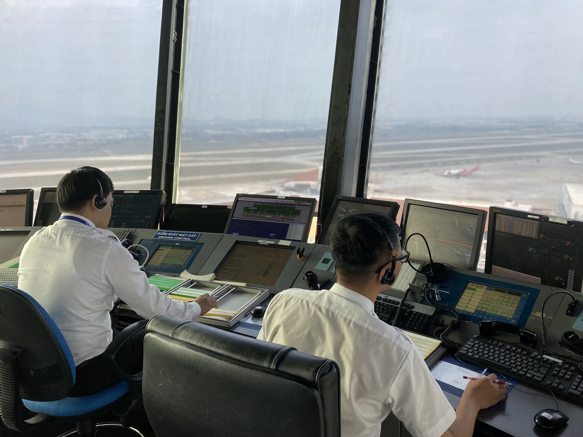 Air traffic controller suspended due to 2-aircraft safe distance violation in central Vietnam