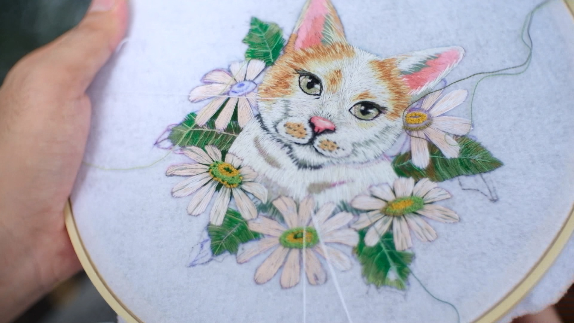 Ho Chi Minh City embroiderer creates lifelike artwork