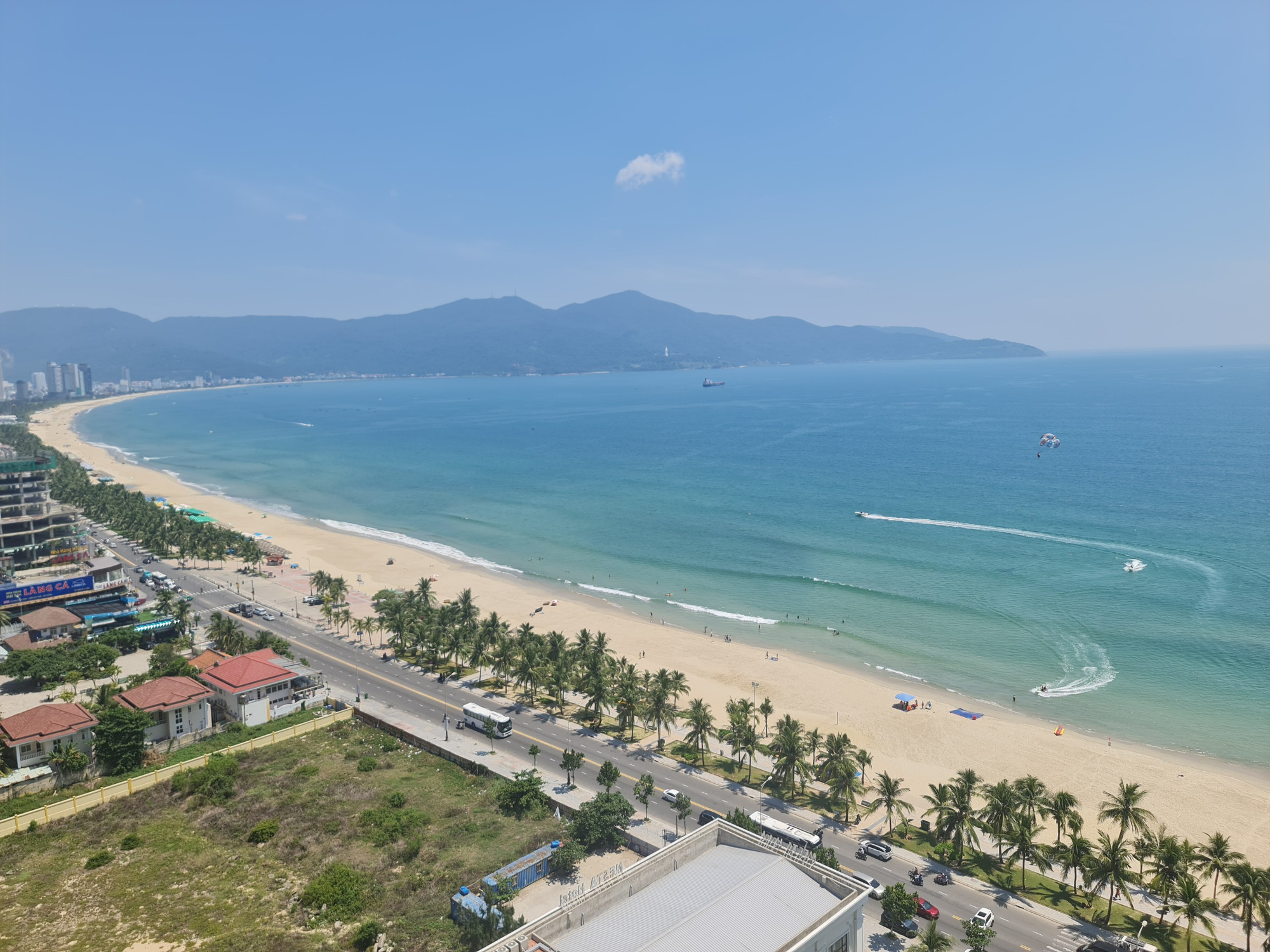 The coastal line along Vo Nguyen Giap Boulevard in Da Nang City, central Vietnam. Photo: Truong Trung / Tuoi Tre