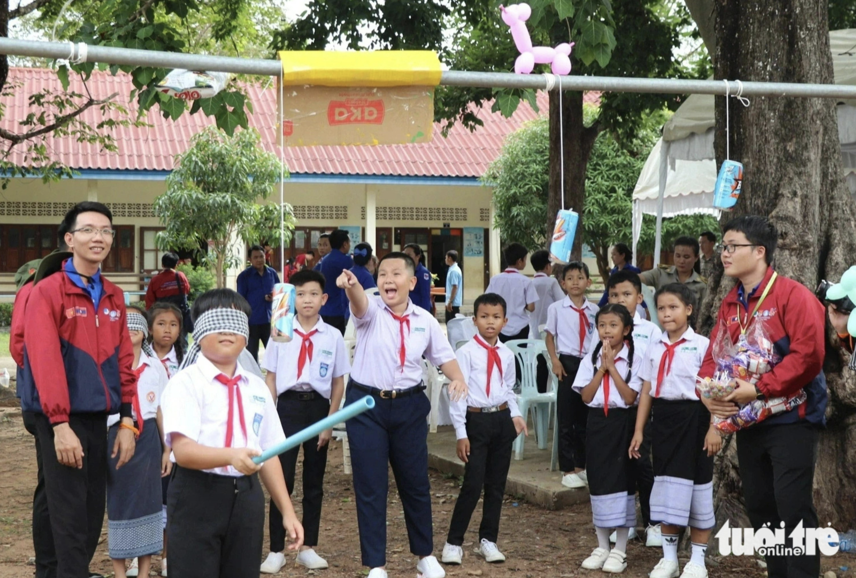 Ho Chi Minh City volunteers embellish classrooms, create playground for Laotian students