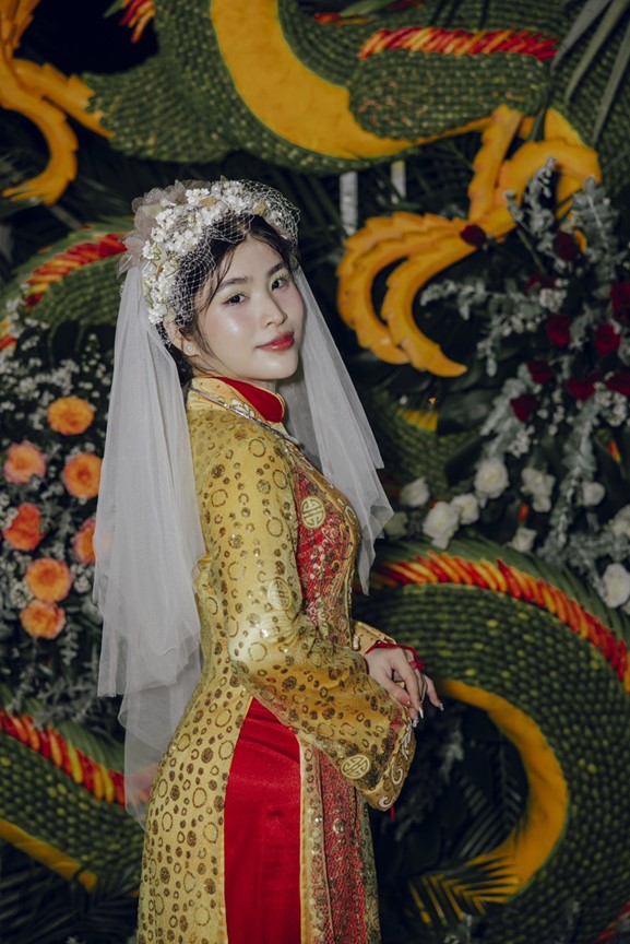 The bride wears makeup and ‘ao dai’ in the style of the past. Photo: Supplied