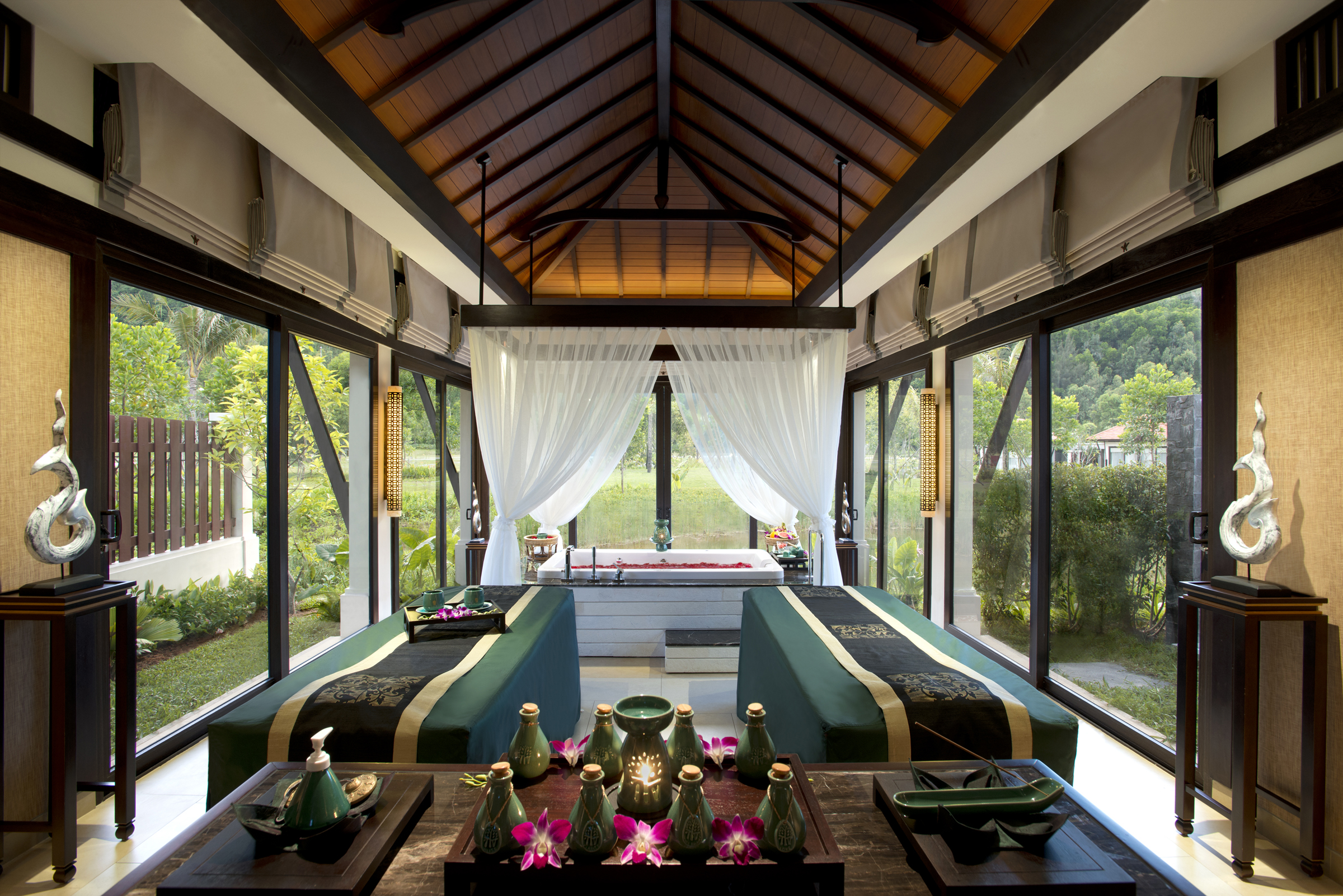 Royal treatment villa at Banyan Tree Spa in Lang Co