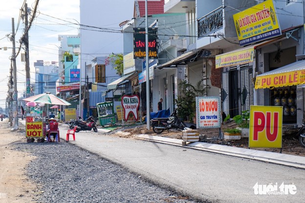 The Transportation Works Construction Investment Project Management Authority of Ho Chi Minh City, the investor of the Tan Ky Tan Quy Street section expansion project, said the project would be completed in October 2024. Photo: Phuong Nhi / Tuoi Tre