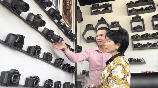 Collection of 700 cameras on display in southern Vietnam