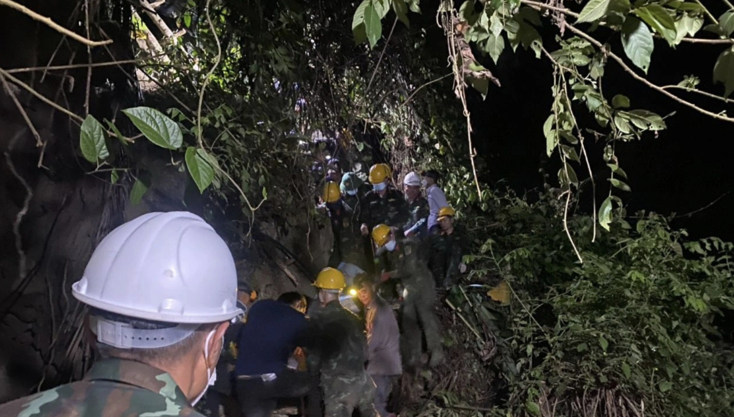 Cave collapse kills one, injures another in northern Vietnam