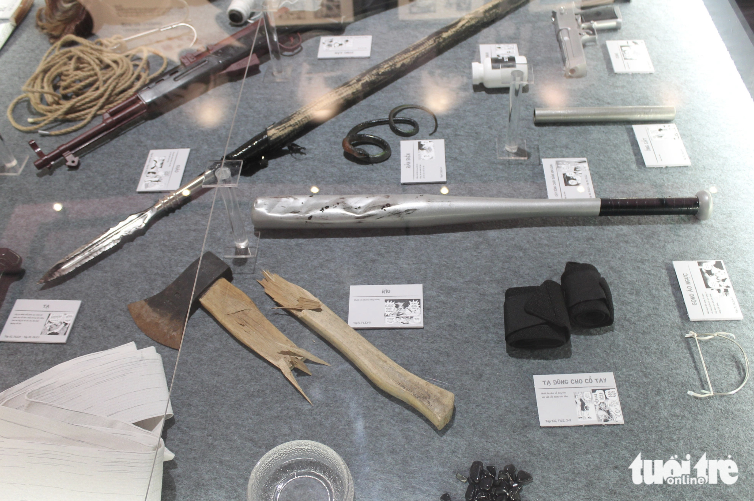 A collection of murder weapons in the Detective Conan manga series. Photo: To Cuong / Tuoi Tre