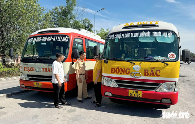 Drivers summoned for steering buses to chase, obstruct each other in north-central Vietnam