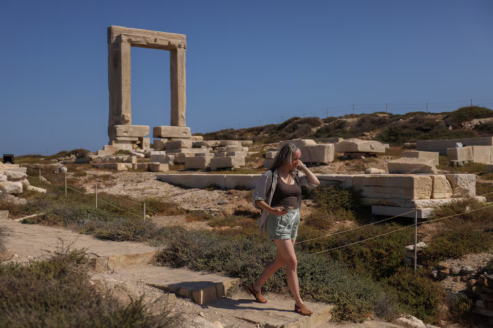 [2/10]A tourist visits the Great Door to the Temple of Apollo, known as Portara, on the island of Naxos, Greece, June 20, 2024. Photo: Reuters