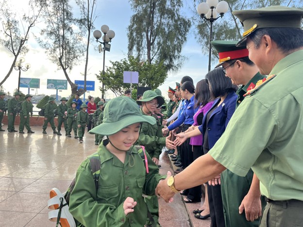 100 students join military course in southern Vietnam