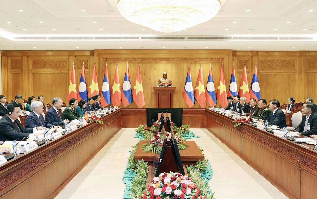 The meeting with the Vietnamese delegation led by State President To Lam and its Laotian counterpart headed by General Secretary of the Lao People's Revolutionary Party and President of Laos Thongloun Sisoulith in Vientiane, Laos on July 11, 2024. Photo: VNA