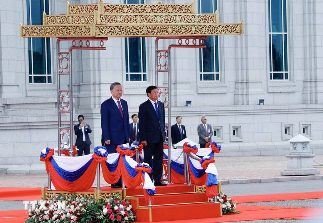 Vietnam’s State President To Lam and General Secretary of the Lao People's Revolutionary Party and President of Laos Thongloun Sisoulith are seen at the reception ceremony in Vientiane, Laos on July 11, 2024. Photo: VNA