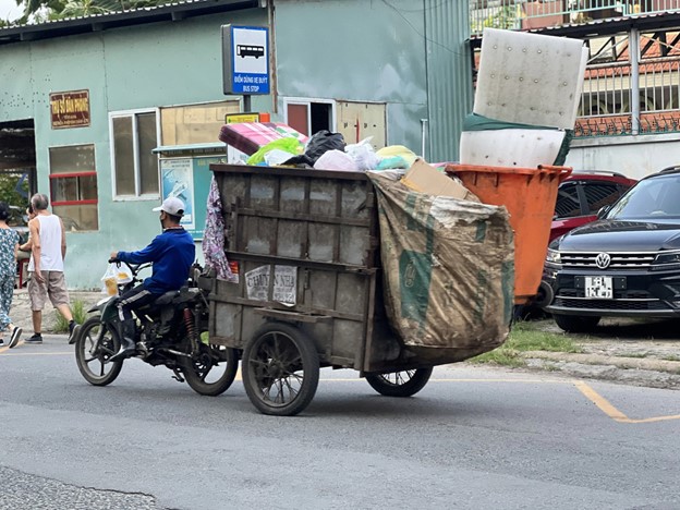 Refuse collectors dubious about proposal to scrap rudimentary garbage vehicles in Ho Chi Minh City