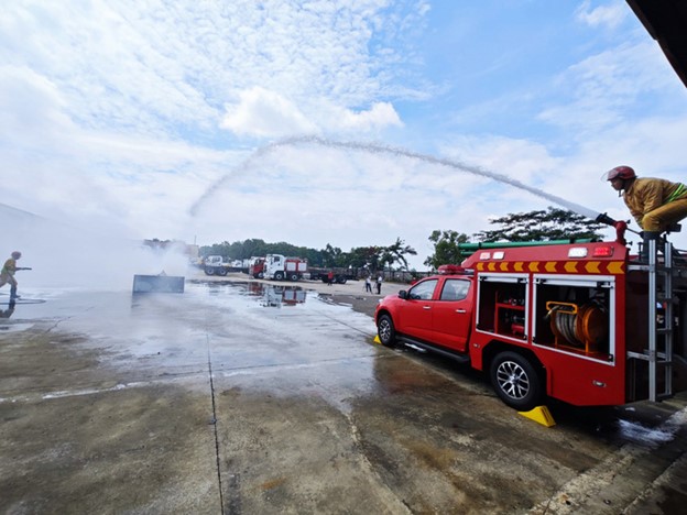 The vehicle was expected to contribute to improving firefighting services in Vietnam, especially in cities and areas with many narrow alleys. Photo: Cong Trung / Tuoi Tre