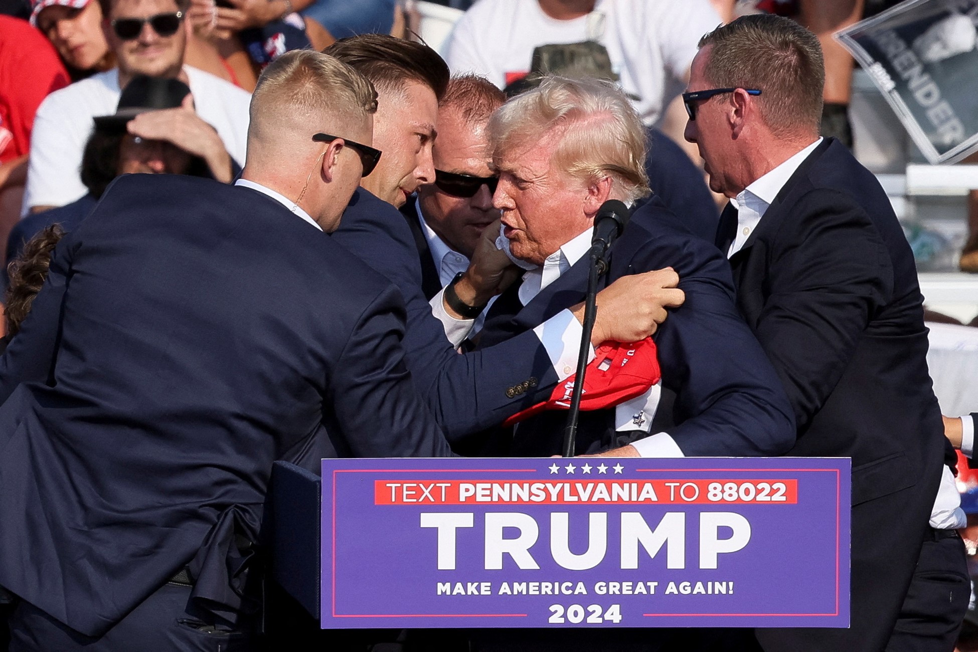 The Secret Service assists Republican presidential candidate and former President Donald Trump during a campaign rally at the Butler Farm Show in Butler, Pennsylvania, July 13. Photo: Reuters