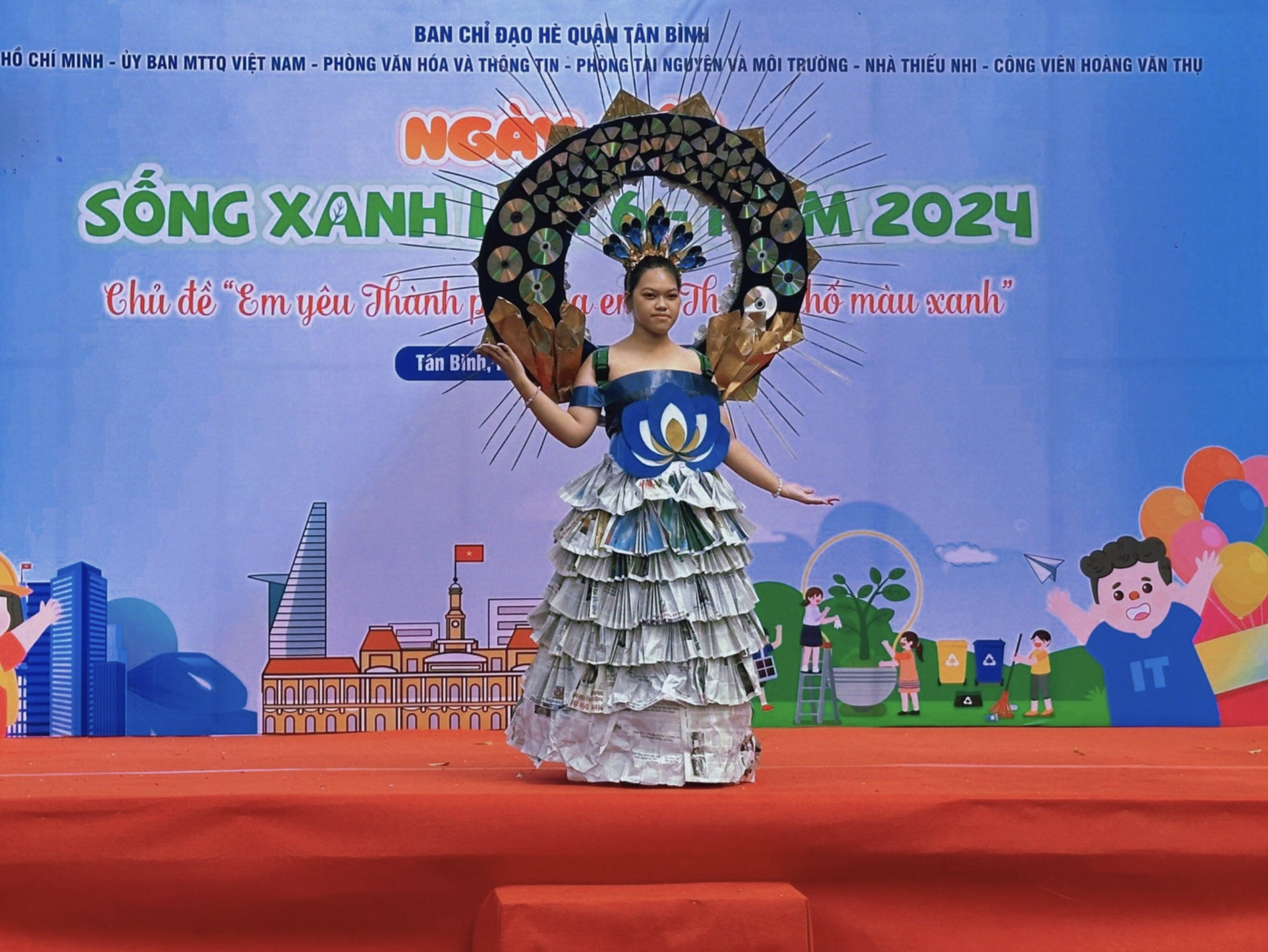 Ho Chi Minh City children transform trash into fantastic outfits