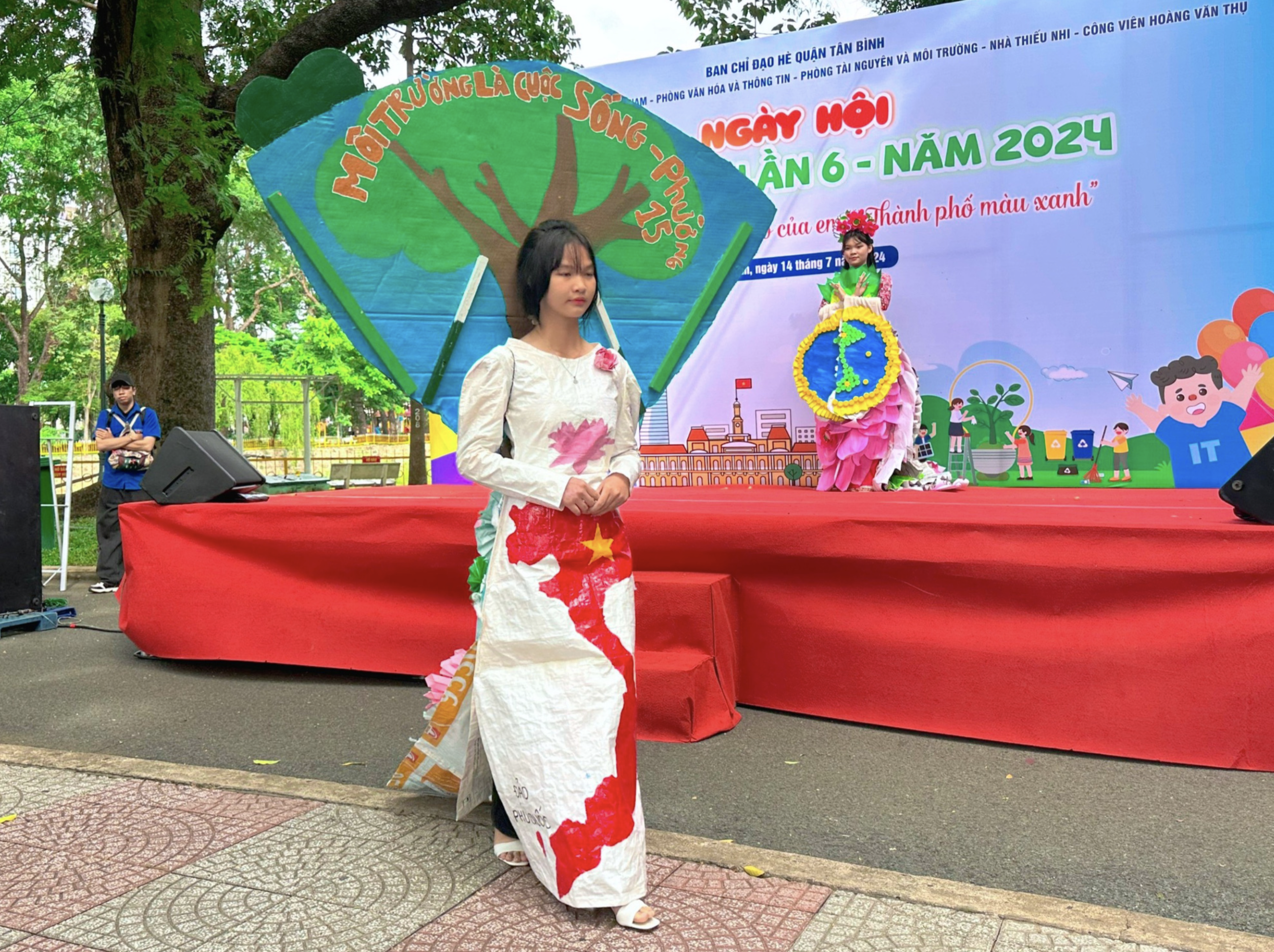 A girl dons ao dai (Vietnamese traditional costume) bearing a message of ‘Environment is Life.’ Photo: Supplied