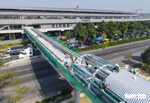 9 footbridges connecting Ho Chi Minh City metro line elevated stations near completion