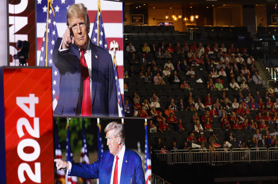 [8/16]Screens showing Republican presidential candidate and former U.S. President Donald Trump on Day 1 of the Republican National Convention (RNC) at the Fiserv Forum in Milwaukee, Wisconsin, U.S., July 15, 2024. Photo: Reuters