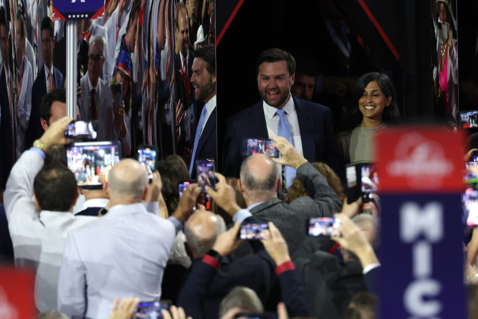 [7/16]Republican vice presidential candidate J.D. Vance is greeted by supporters as he arrives for Day 1 of the Republican National Convention (RNC), at the Fiserv Forum in Milwaukee, Wisconsin, U.S., July 15, 2024. Photo: Reuters