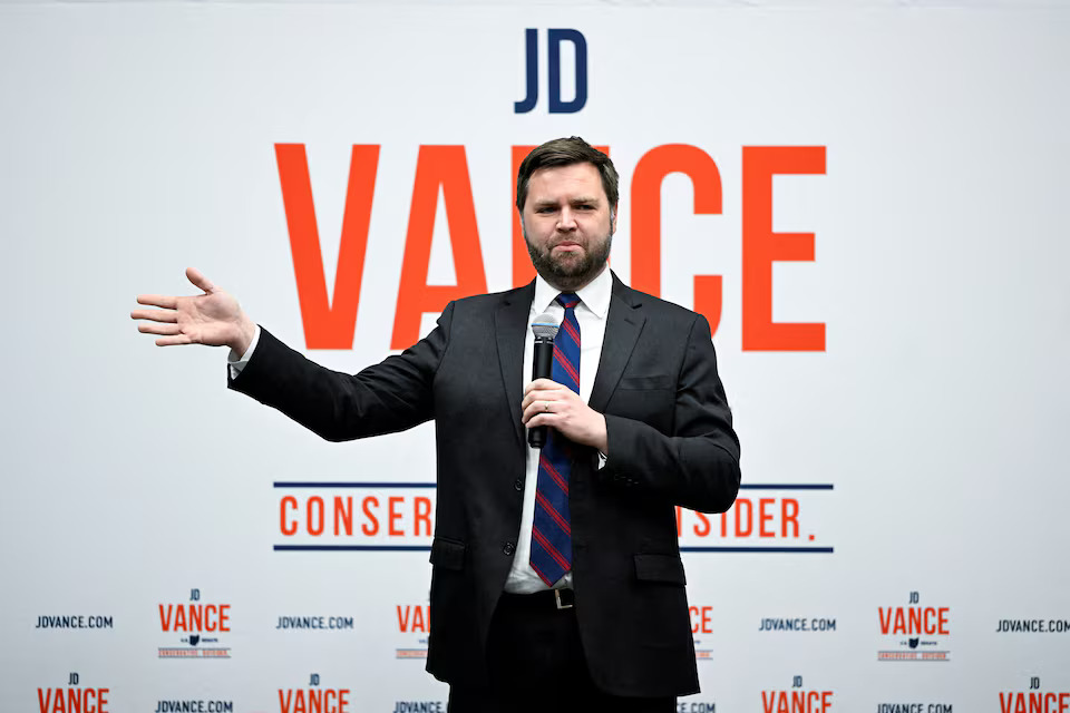 [12/16]Republican senate candidate JD Vance and Donald Trump Jr. host an event ahead of next month's primary election in Independence, Ohio, U.S., April 20, 2022. Photo: Reuters