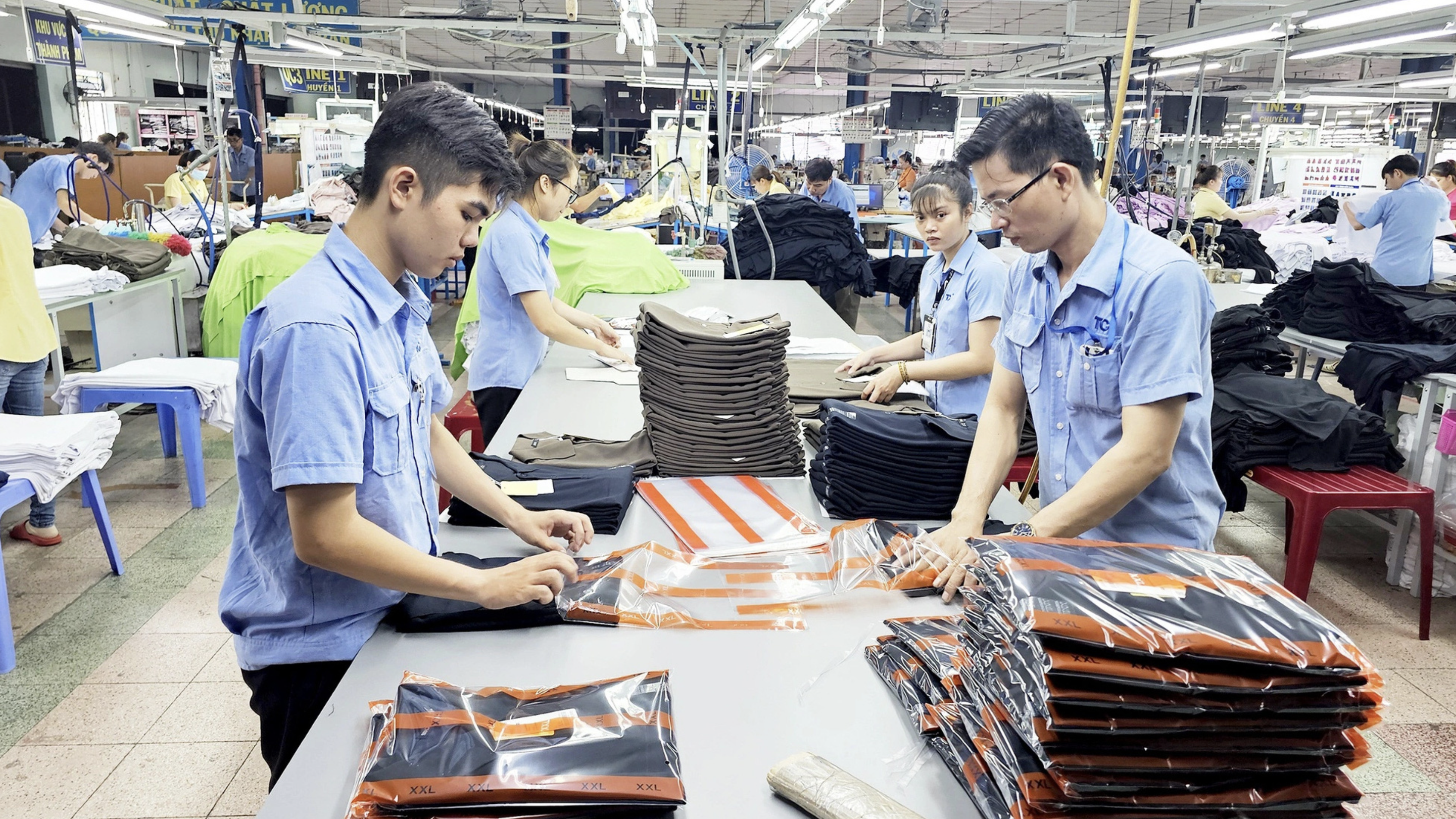 Good news for Vietnam's economy: Export orders surge ahead of year-end holidays