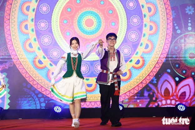 Young Vietnamese people from Belarus give a dance performance. Photo: Danh Khang / Tuoi Tre