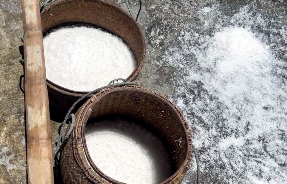 Salt is harvested from the Sa Huynh Ancient Salt Field in Go Co Village, Pho Thanh Ward, Duc Pho Town, Quang Ngai Province, central Vietnam. Photo: Tran Mai / Tuoi Tre