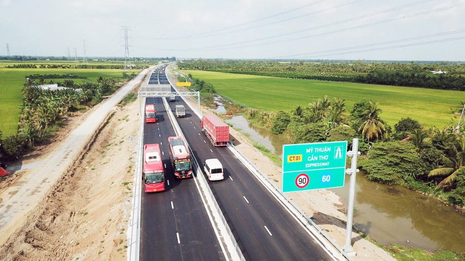 Vietnam determined to develop 1,200km of expressways in Mekong Delta