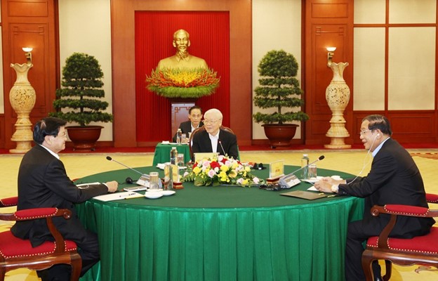 Vietnam’s Party General Secretary Nguyen Phu Trong (C), President of Laos Thongloun Sisoulith (L), and President of the Cambodian People's Party Hun Sen at their meeting in 2021. Photo: Vietnam News Agency